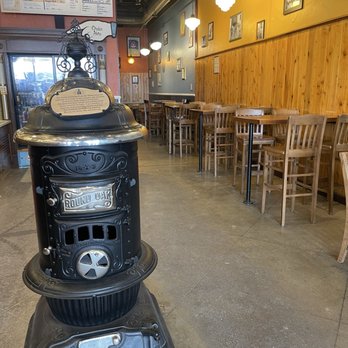 Potbelly - Seating - Fast Food Near Me - Bloomfield Hills, Michigan
