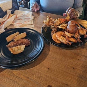 Supreme Crab Seafood Buffet - Shrimp, crabs, potatoes, fish - Cajun/Creole Near Me - San Francisco, California