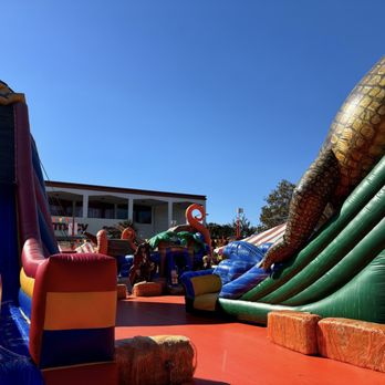 Pasadena Pumpkin Patch - Bouncy houses - Pumpkin Patches Near Me - Pasadena, California