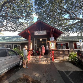 Three's Bar & Grill - Asian Fusion Near Me - Kihei, Hawaii