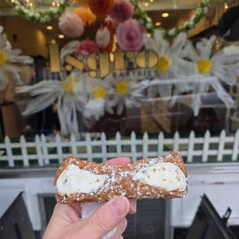 Isgro Pastries - Cannoli - Bakeries Near Me - Philadelphia, Pennsylvania