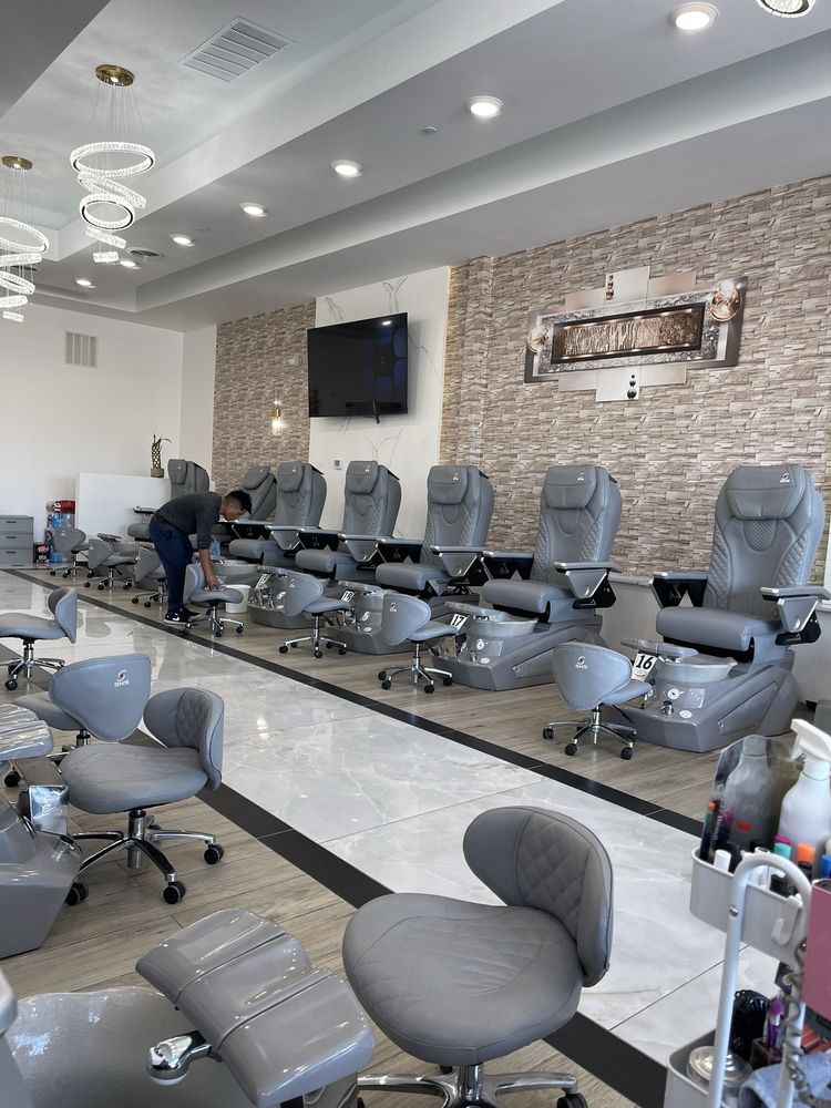 DIVINE NAIL BAR - Updated July 2026 - 18 Photos - 1462 SE University ...