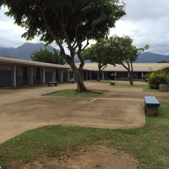 Maui High School - Building L courtyard - VN - Middle Schools & High Schools Near Me - Kahului, Hawaii