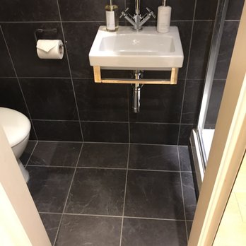 The Georgian House - The ENTIRE bathroom. - Hotels Near Me - London, XGL The Georgian House - The ENTIRE bathroom. - Hotels Near Me - London, XGL