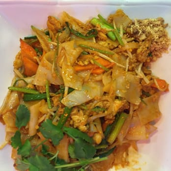 Pho Que Huong - Chicken Pad Thai Flat Noodles, tasty - Vietnamese Near Me - Plano, Texas Pho Que Huong - Chicken Pad Thai Flat Noodles, tasty - Vietnamese Near Me - Plano, Texas