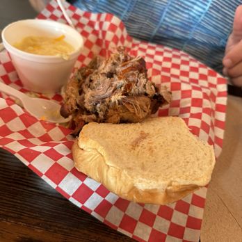 The Smokin Pig - Pulled pork sandwich - Barbeque Near Me - Anderson, South Carolina