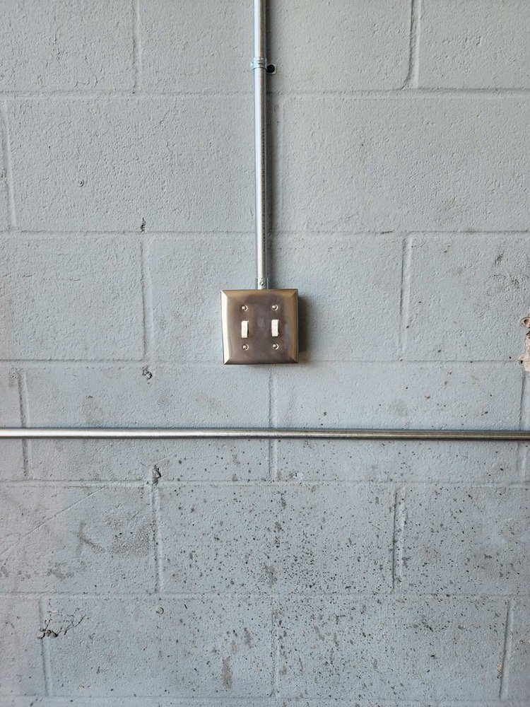 Slide of Artak Electrician