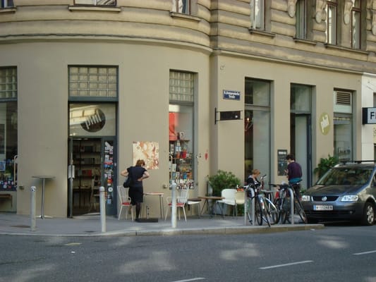 phil - Café, bookshop & bar by null