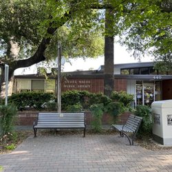 Sierra Madre Public Library - Outdoor courtyard
