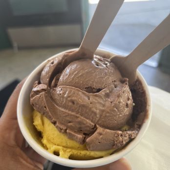 Mr Dewie's Cashew Creamery - Chocolate orange chip and turmeric spice - Desserts Near Me - Albany, California Mr Dewie's Cashew Creamery - Chocolate orange chip and turmeric spice - Desserts Near Me - Albany, California