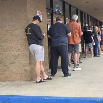 Upland Donuts - Line at 8.30am.. got longer as I waited - Donuts Near Me - Upland, California Upland Donuts - Line at 8.30am.. got longer as I waited - Donuts Near Me - Upland, California
