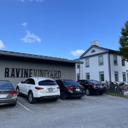 Ravine Vineyard Estate Winery - Entrance