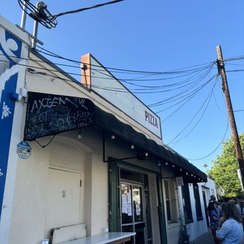 Quarter Sheets - Deceivingly simple exterior. - Pizza Near Me - Los Angeles, California Quarter Sheets - Deceivingly simple exterior. - Pizza Near Me - Los Angeles, California