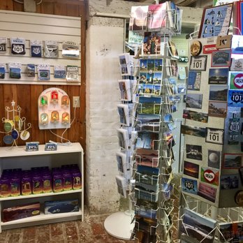 Yaquina Bay Lighthouse - Gift shop - Landmarks & Historical Buildings Near Me - Newport, Oregon