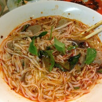 Pho Kapahulu - My bowl all ready to be devoured - Vietnamese Near Me - Honolulu, Hawaii