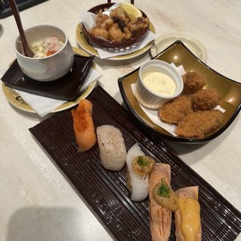Kaiten Sushi Ginza Onodera Hawaii - Deep fried oysters and assorted sushi - Conveyor Belt Sushi Near Me - Honolulu, Hawaii