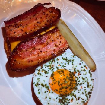 Au Cheval - Burger with bacon and egg - Burgers Near Me - New York, New York Au Cheval - Burger with bacon and egg - Burgers Near Me - New York, New York