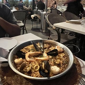 Dos Besos - Spanish Near Me - Pasadena, California