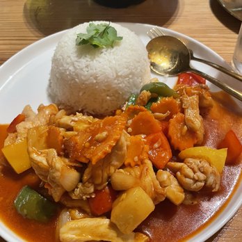 Habrae - Autumn Chicken with tangy sweet and sour sauce - Thai Near Me - Forest Park, Illinois