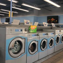 Suds Club Laundromat + Wash, Dry & Fold