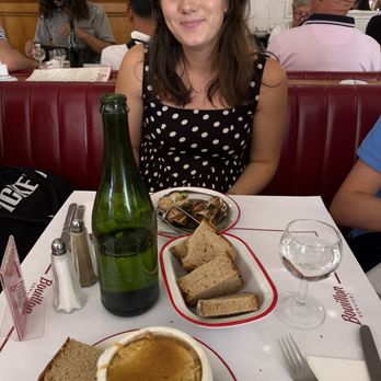 Bouillon Pigalle - French onion soup and the wife of course - French Near Me - Paris, 75 Bouillon Pigalle - French onion soup and the wife of course - French Near Me - Paris, 75