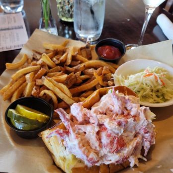 Glen Cove Hotel & Restaurant - Lobster roll - Hotels Near Me - Onset, Massachusetts Glen Cove Hotel & Restaurant - Lobster roll - Hotels Near Me - Onset, Massachusetts