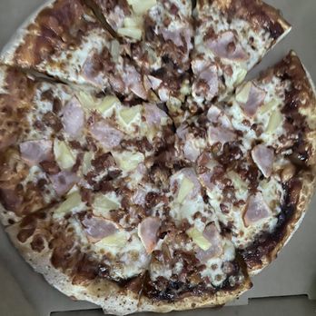 Toppers Pizza - Large Maui Topper Pizza - Pizza Near Me - Whitewater, Wisconsin Toppers Pizza - Large Maui Topper Pizza - Pizza Near Me - Whitewater, Wisconsin
