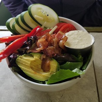 Blue Wing Frog - Bacon, Avocado Salad - New American Near Me - Strasburg, Virginia