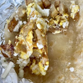 La Senora Del Zacahuil - Potato, egg, & cheese taco interior - Food Trucks Near Me - Austin, Texas La Senora Del Zacahuil - Potato, egg, & cheese taco interior - Food Trucks Near Me - Austin, Texas