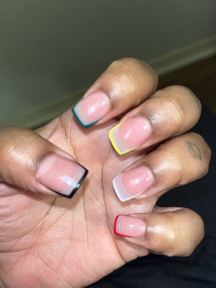 Romantic Nails Logo