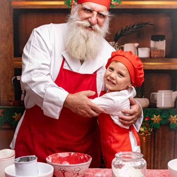 Olga Onofriichuk Photography - Baking cookies with Santa - Session Photography Near Me Olga Onofriichuk Photography - Baking cookies with Santa - Session Photography Near Me