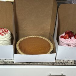 Nikki Elouise - Red Velvet Cake, Sweet Potato Pie, Strawberry Cake