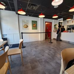 Burger Drops - Interior