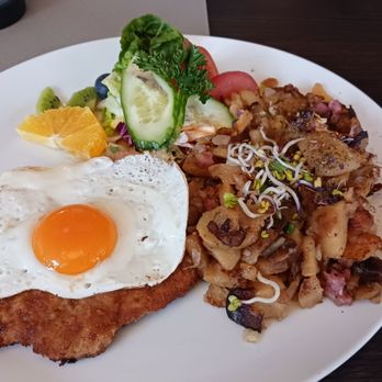 Restaurant Zur Linde - Hamburger Schnitzel / Schnitzel Hamburg style - German Near Me - Ostseebad Rerik, MV Restaurant Zur Linde - Hamburger Schnitzel / Schnitzel Hamburg style - German Near Me - Ostseebad Rerik, MV