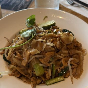 SEAK - Pad See Ew - Vietnamese Near Me - Edgewater, New Jersey