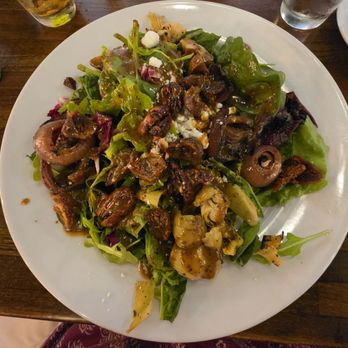 Fratello’s Italian Tavern - Insalata del Fratello - Radicchio, romaine, arugula, grille onions, artichoke hearts, figs, pecans, goat cheese, blood orange vinaigrette - Italian Near Me - Charleston, South Carolina Fratello’s Italian Tavern - Insalata del Fratello - Radicchio, romaine, arugula, grille onions, artichoke hearts, figs, pecans, goat cheese, blood orange vinaigrette - Italian Near Me - Charleston, South Carolina
