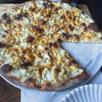Raised Grain Brewing - Brewmaster Mac & Cheese Pizza - Breweries Near Me - Waukesha, Wisconsin