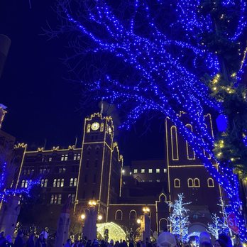 Budweiser Brewery Experience - Just a glimpse of the holiday lights - Beer Tours Near Me - Saint Louis, Missouri