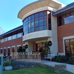 Wellesley Free Library - Front of the Wellesley Free Library