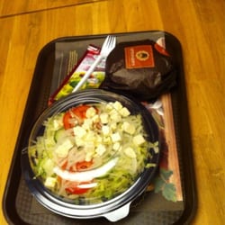 Ottoman's - Der "mediterrane Salat": Hat anders als der Name mir versprach langweilig geschmeckt, er war aber sehr groß portioniert.