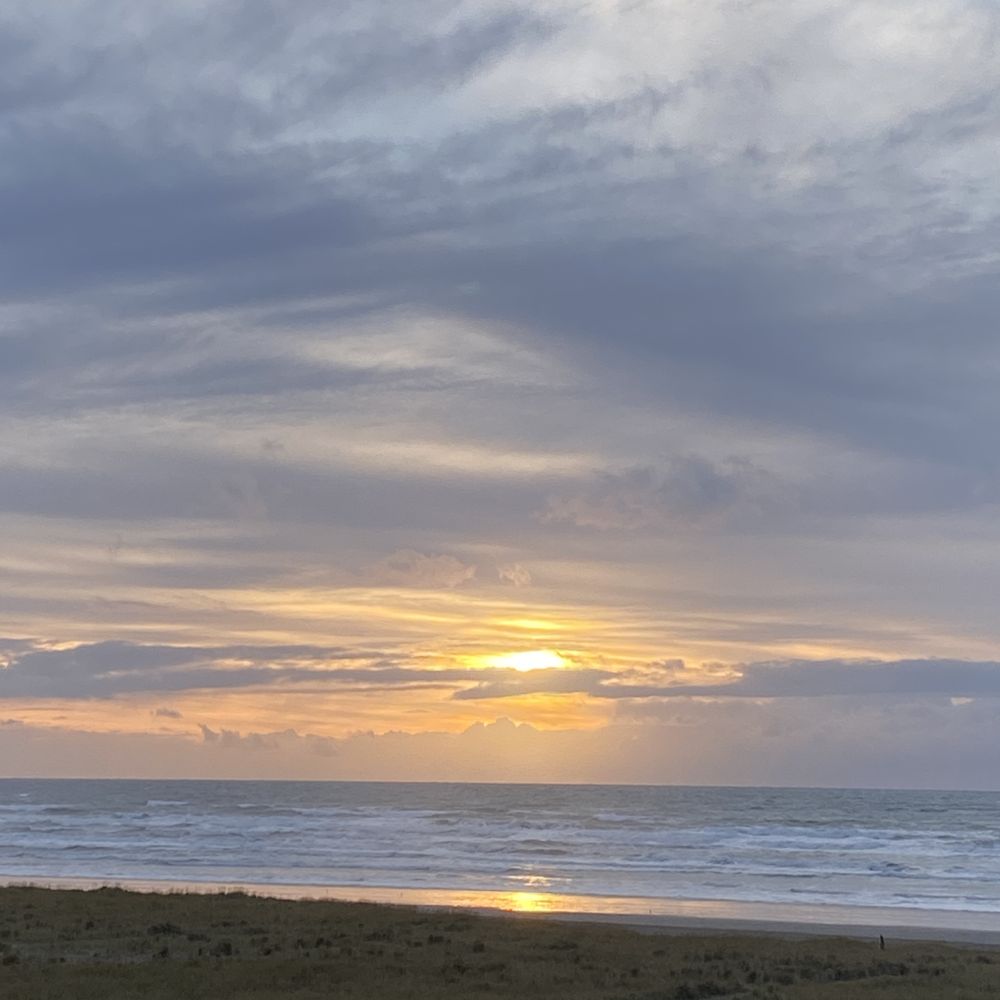 Seaside Vacation Homes - Beautiful sunsets, even when it's cloudy. - Vacation Rentals Near Me - Seaside, Oregon Seaside Vacation Homes - Beautiful sunsets, even when it's cloudy. - Vacation Rentals Near Me - Seaside, Oregon
