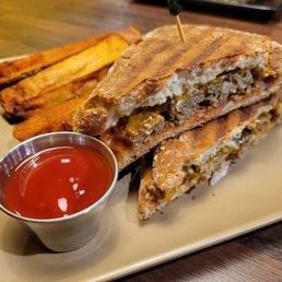 Meatloaf sandwich with up-charge steak fries