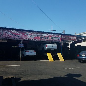 Express Tires & Wheels - Guys working - Tires Near Me - Lynwood, California Express Tires & Wheels - Guys working - Tires Near Me - Lynwood, California