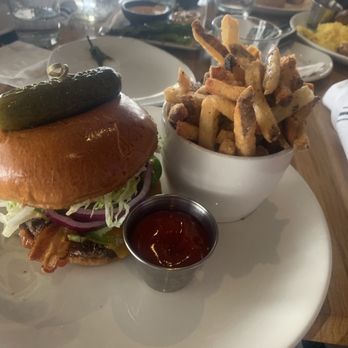 Moxies - Brunch Burger - Cocktail Bars Near Me - Houston, Texas