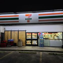 7-Eleven - Here is the worst 7-11 on planet Earth