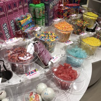 IT'SUGAR - More candy (giant jaw breakers) - Candy Stores Near Me - Austin, Texas
