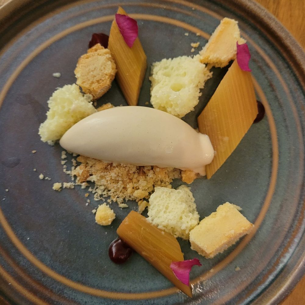 Scorrybreac - Garden rhubarb - Scottish Near Me - Portree, HLD Scorrybreac - Garden rhubarb - Scottish Near Me - Portree, HLD