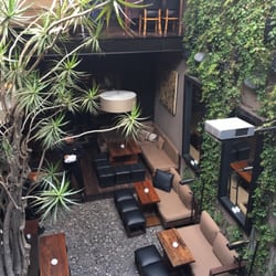 Kokeshi - Vista al lounge del sótano.