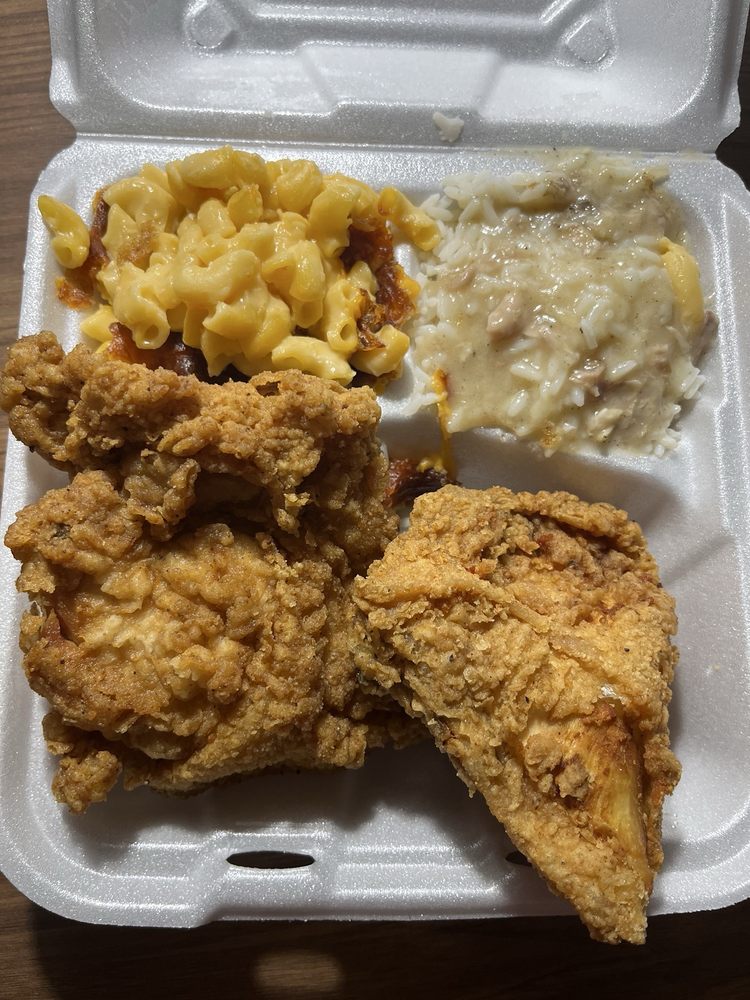 Paula's Fried Chicken Logo