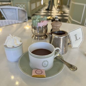 Ladurée - Patisserie/Cake Shop Near Me - Paris, 75 Ladurée - Patisserie/Cake Shop Near Me - Paris, 75